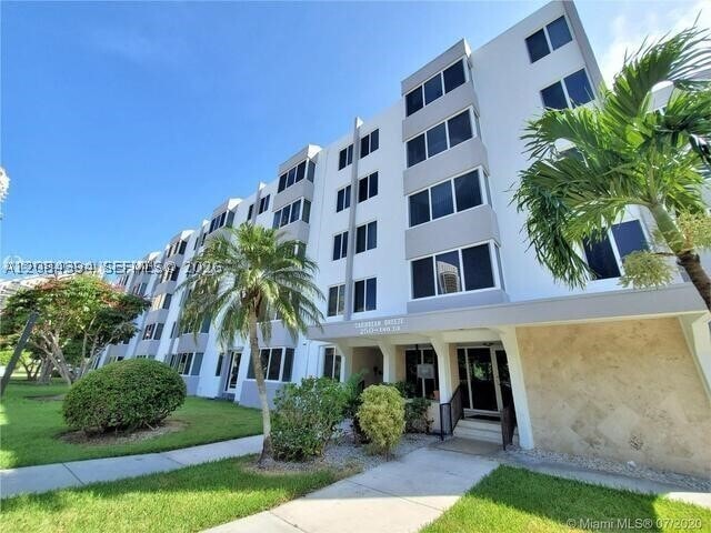 Building Photo - 250 180th Dr Unit 507