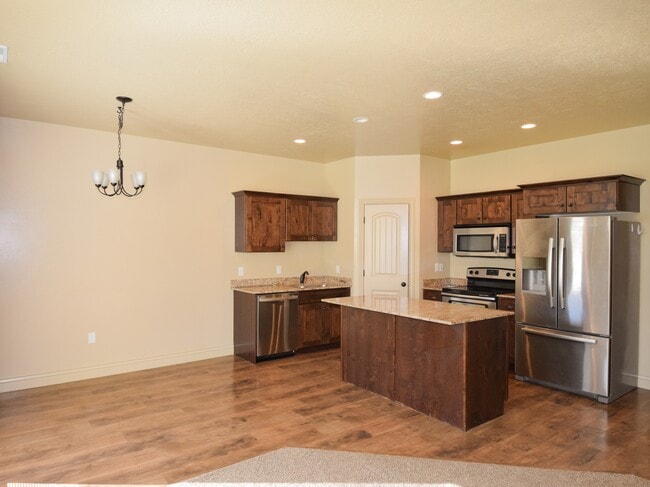 Photo - 740 S 70 E