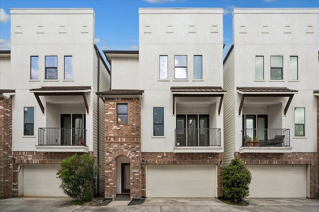 Building Photo - 734 W 20th St