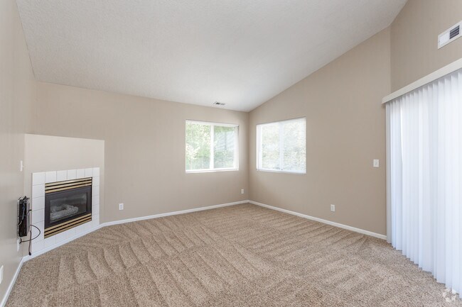 2 habitaciones, 2 baños - Sandpiper/885 pies cuadrados - Sala de estar - Saylorville Lakeside