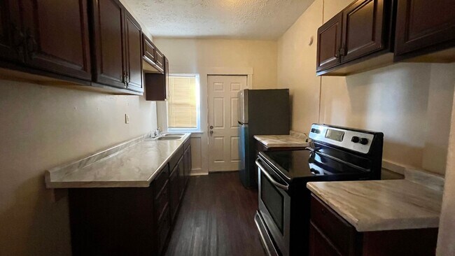 Photo - Completely remodeled 2 bedroom apartment n... Unit 4