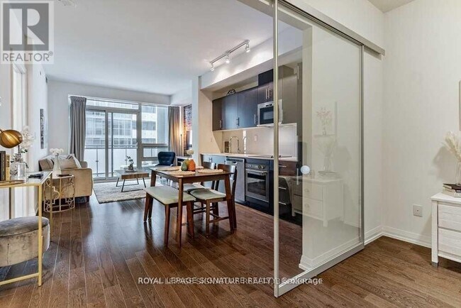 Photo - 460 Adelaide St E Unit 725