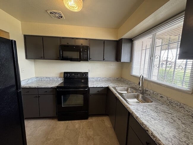 Photo - 7125 W Mariposa St