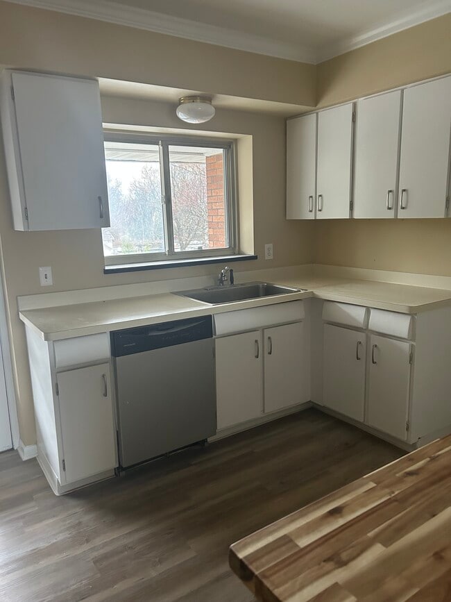 Photo - 2411 East Ave Unidad 2411-5 East Ave