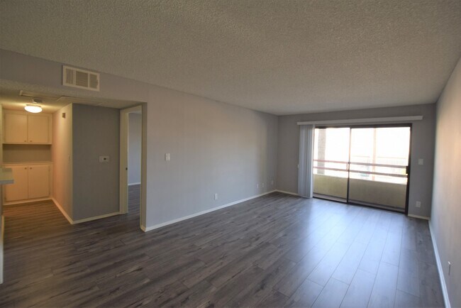 Photo - Hamlin Apartments