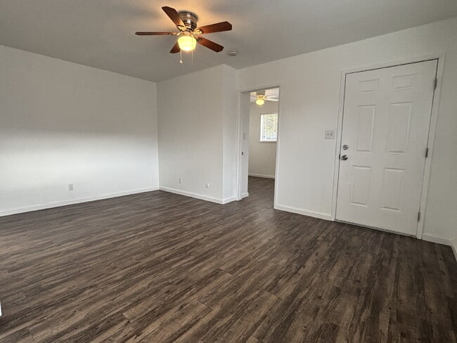 Photo - Cozy 1 Bedroom Apartment close to Downtown Oakdale!