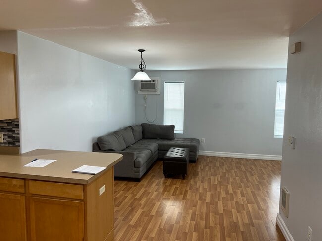 Photo - 17 7th Ave W