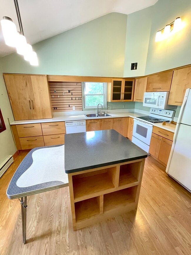 Photo - AVAILABLE Now! - Gorgeous 3 Bed 2 bath Home!