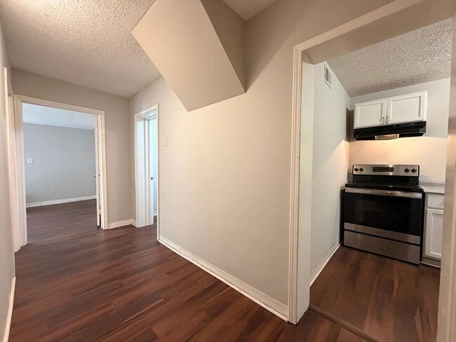 Photo - 4880 Hale Rd Unit B