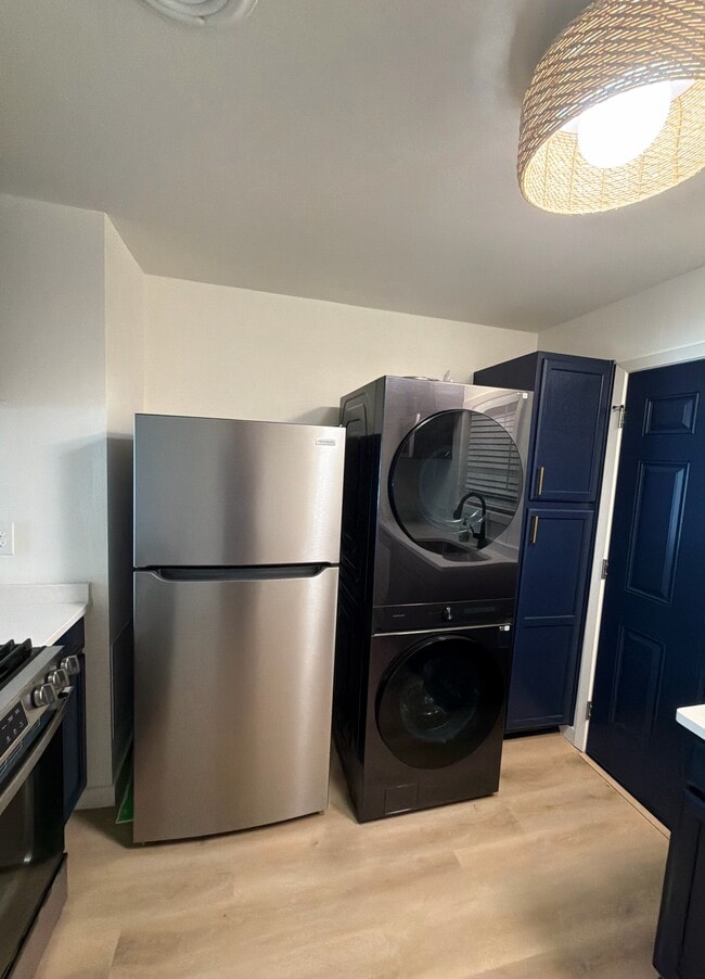 Photo - 481 W Spruce St
