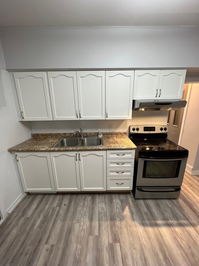 Building Photo - 45 Ontario Av Unit 2-Bed