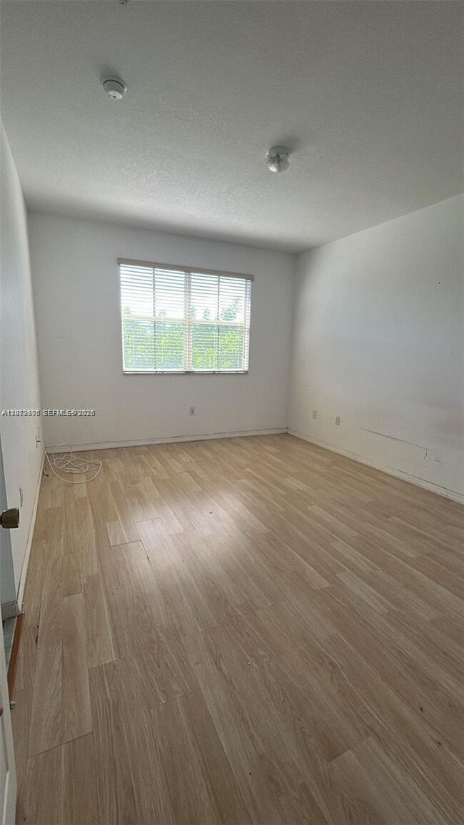 937 SW 143rd Ave Unit 1605