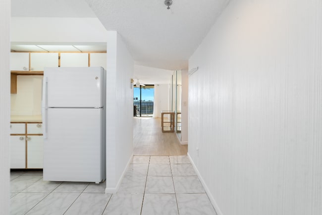 Photo - 896 N Federal Hwy Unidad 530