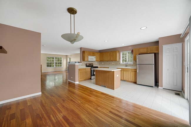 Photo - 62 E Clare Ct