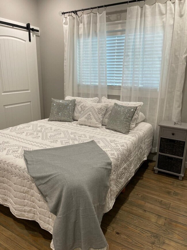 Photo - 1078 Cedar Ln