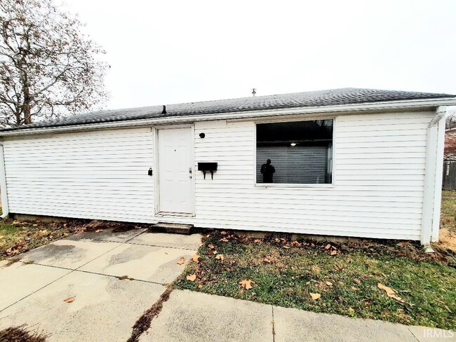 Photo - 1807 W Adams St