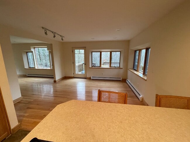 Photo - 283 N Valley Rd