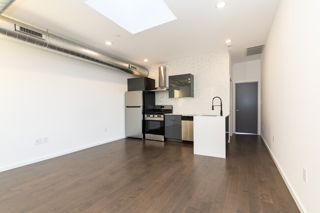 Building Photo - 620 Diamond St Unit 3