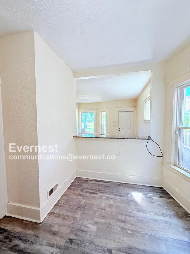 Photo - 981 E Grand Blvd