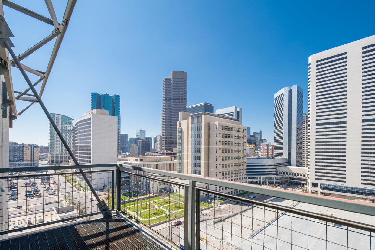 Photo - 2020 Arapahoe St (Denver, CO)