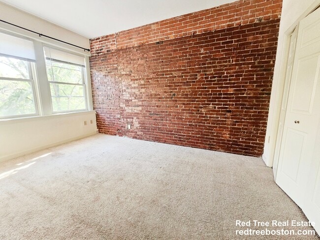 1406 Beacon St Unit 2
