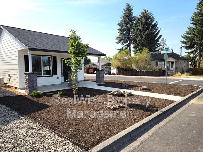 Photo - 407 SW 11th St