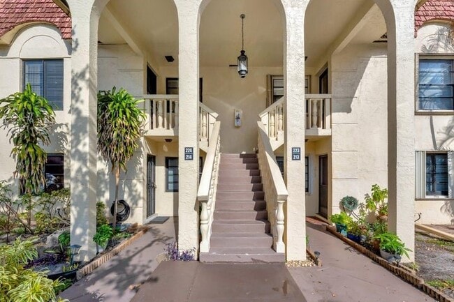 Building Photo - 138 S Cypress Rd Unit 224