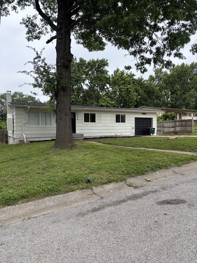 Photo - 312 N 80th Ter