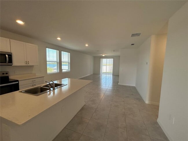 Photo - 800 Griffon Ave