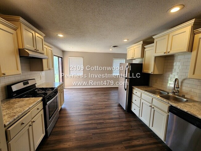 Building Photo - 2109 Cottonwood Pl