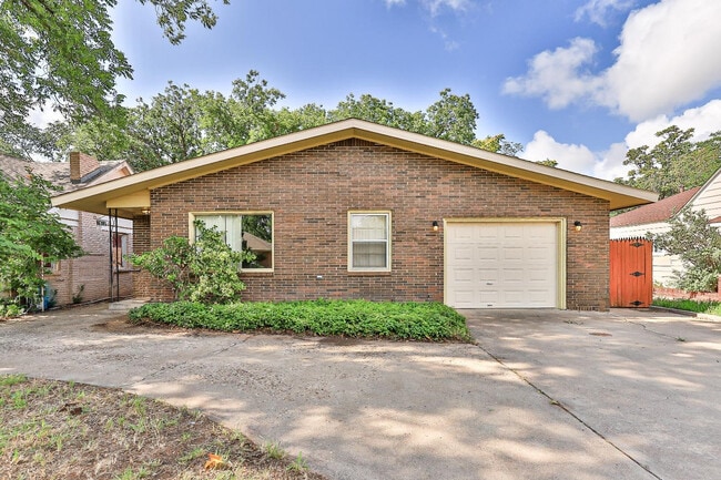 Building Photo - 2513 26th St