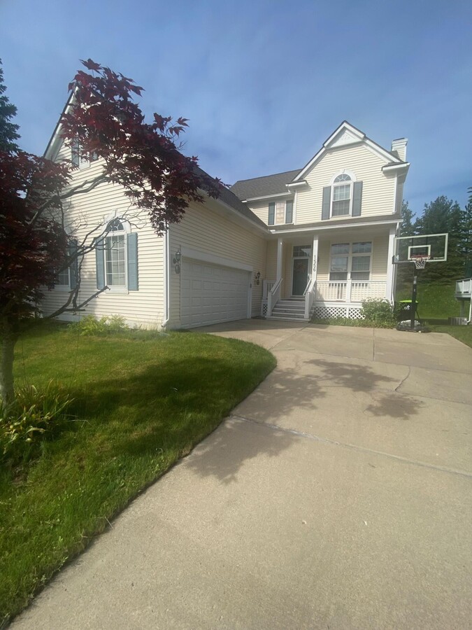 Photo - 1556 Chapleau Dr House