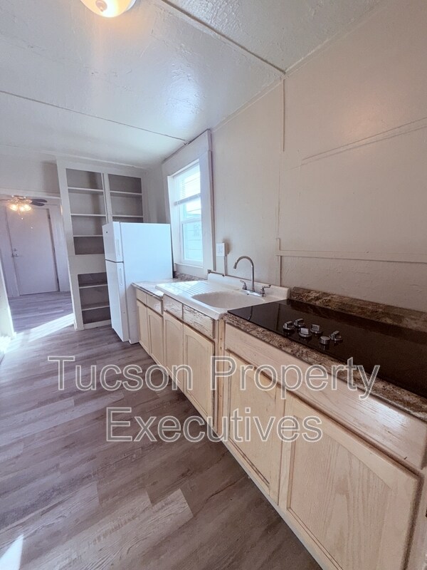 234 E 32nd St