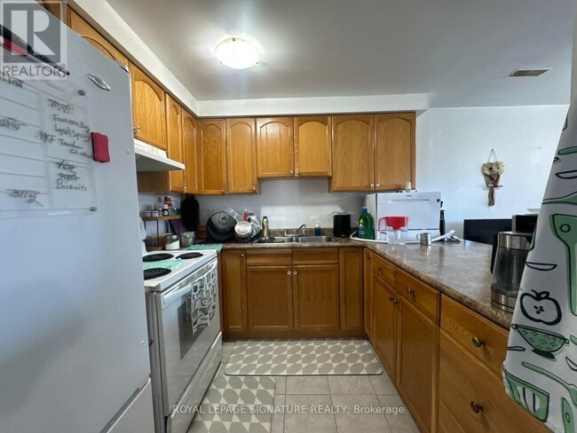 Photo - 1585 Avonmore Square