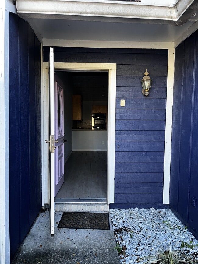 Building Photo - 5584 Cabot Dr N Rental