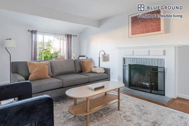 Building Photo - 251 C St Rental