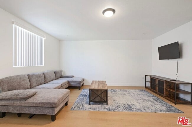 Photo - 1444 E 20th St