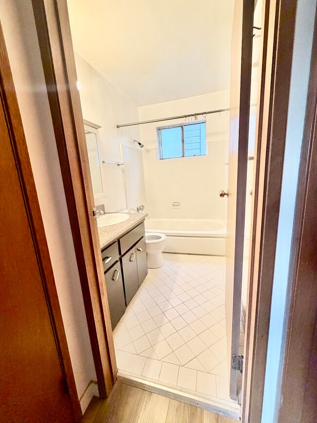 Photo - 1822 Francisco St Unit 5