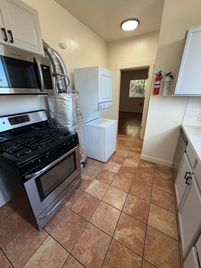 Building Photo - 1123 Filbert St Unit 1127