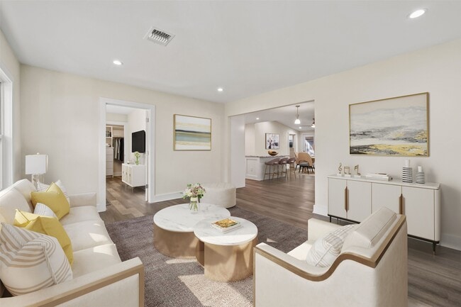 Photo - 1034 W 43rd St