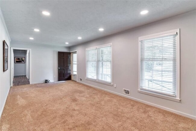 Photo - 759 Glen Cir SW