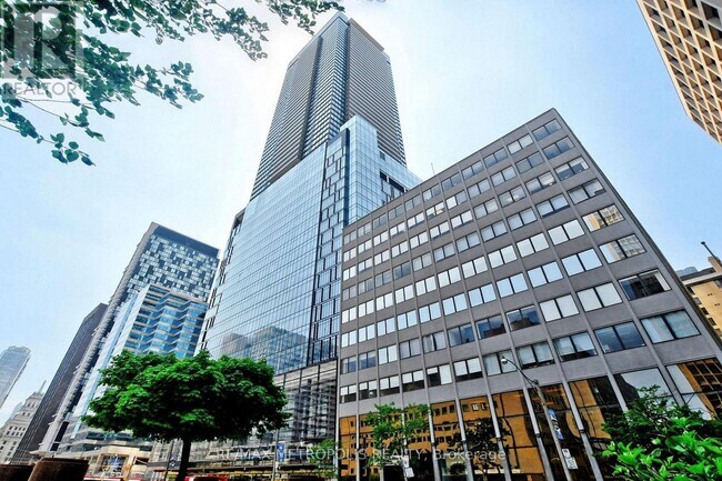 Photo - 488 University Ave Unité 2102