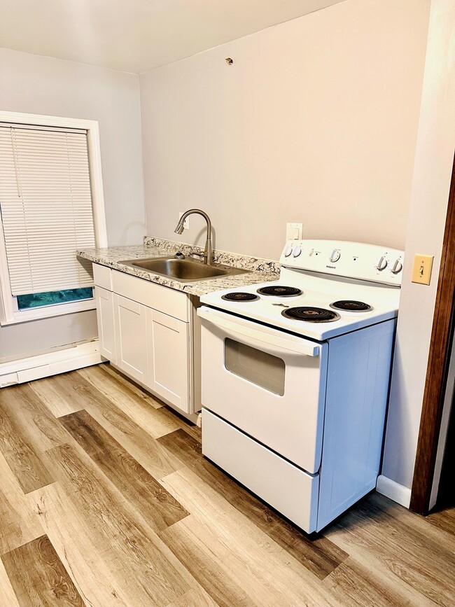 646 Main Rd - 1D - 646 Main Rd N Unit 1D