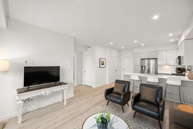 Photo - 2649 James St