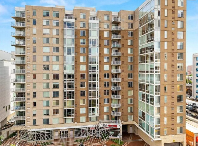 Photo - Sunny 1br condo in Downtown Silver Spring. Unidad 707