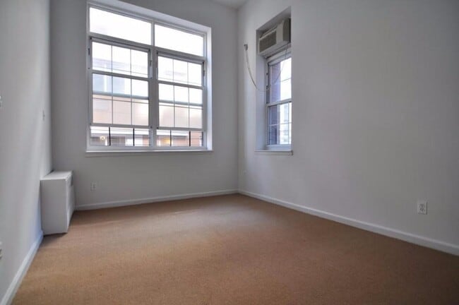 80 John St Unit 1013