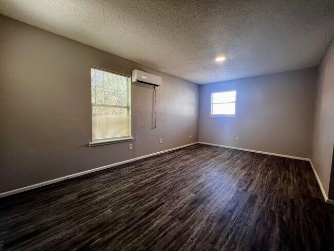 Photo - Charming 2 Bedroom