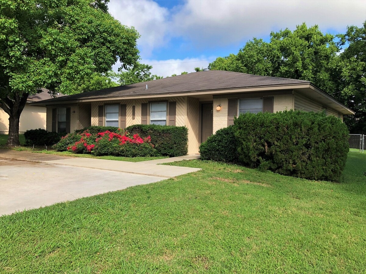 Photo - 3611 Mahan St Unidad B