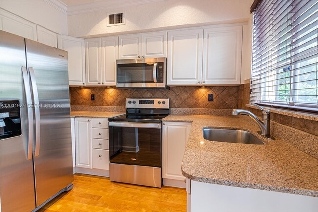 Photo - 15 Madeira Ave