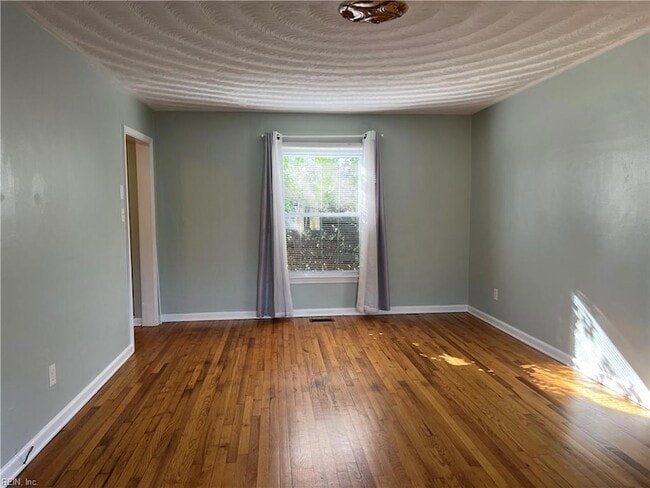 Photo - 424 Old Forge Ct